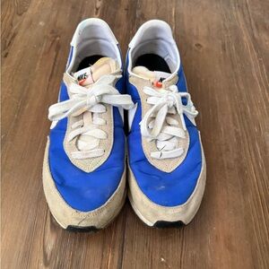 Nike Kids Waffle Trainer 2 in Hyper Royal and Sail Big Kid Size 7